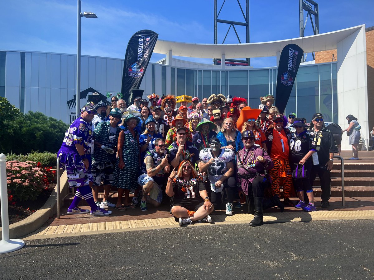 cc_campbell5's tweet photo. 2022 Pro Football Hall of Fame Enshrinement Week has officially kicked off here in Canton, OH! 🤩 🏈
@SpectrumNews1OH https://t.co/YF7RE0KCnq