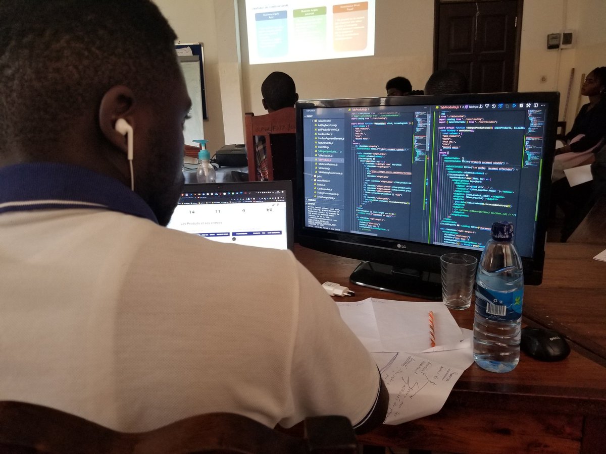 JacquesNdav's tweet photo. Loin des projecteurs et financements étrangers, nous racontons l'histoire de l'avenir de l'entrepreneuriat en #RDC #Goma. Un Hub et centre de transfert des technologies spécialisés dans l'agritech. @PaeRdcongo @AFD_France @cres_science @DigitalAfrica__ @AfriLabs @IndustrieRdc https://t.co/JCsbfu6uqX