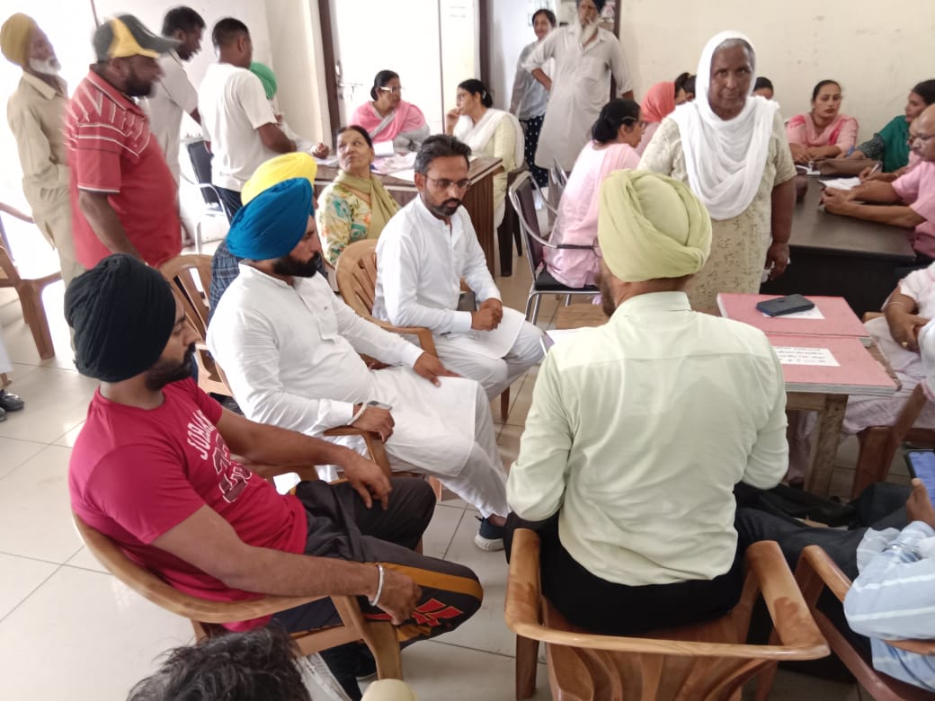 HardeepSinghTo7's tweet photo. #ਤੁਹਾਡੀ_ਸਰ��ਾਰ_ਤੁਹਾਡੇ_ਦੁਆਰ 
ਆਮ ਲੋਕਾਂ ਨੂੰ ਹਰ ਤਰ੍ਹਾਂ ਦੀ ਪੈਨਸ਼ਨ ਮੁਹੱਇਆ ਕਰਵਾਉਣ ਲਈ ਅਤੇ ਪਟਵਾਰਖਾਨੇ ਨਾਲ ਸਬੰਧਿਤ ਕੰਮਾਂ ਲਈ ਅੱਜ ਐਮ.ਐੱਲ.ਏ ਸੰਗਰੂਰ #ਨਰਿੰਦਰ_ਕੌਰ_ਭਰਾਜ ਜੀ ਦੇ ਨਿਰਦੇਸ਼ਾਂ ਅਨੁਸਾਰ ਪਿੰਡ #ਚੰਨੋ ਵਿਖੇ ਲੋਕ ਭਲਾਈ ਕੈਂਪ ਲਗਵਾਇਆ 
-ਹਰਦੀਪ ਸਿੰਘ ਤੂਰ ਬਲਾਕ ਅਤੇ ਟਰੱਕ ਯੂਨੀਅਨ ਪ੍ਰਧਾਨ
@MastanSDhillon https://t.co/MqOB2JAoem