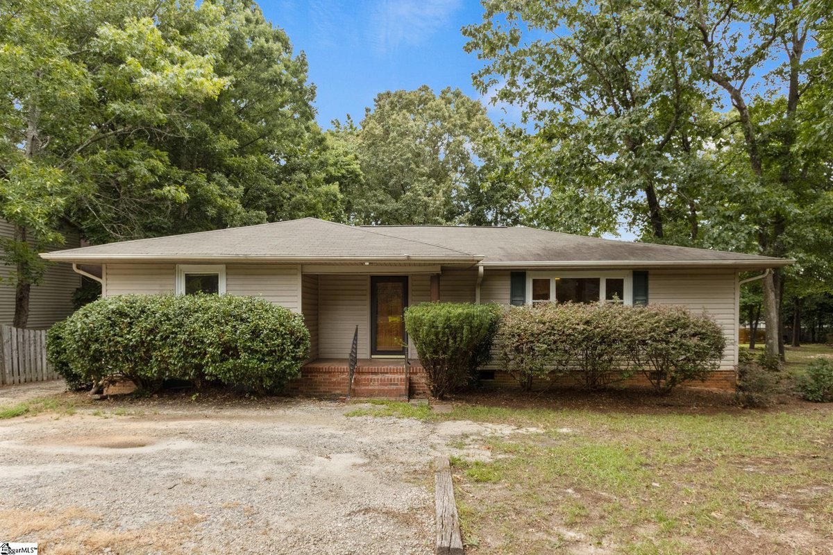 brucebachtel's tweet photo. New Listing! $250,000.00, 3BR, 2BA, 1111 Roper Mountain Road, GREENVILLE, SC 29615, Full Details https://t.co/bmsZaL8dZd https://t.co/tf4RpavZbd