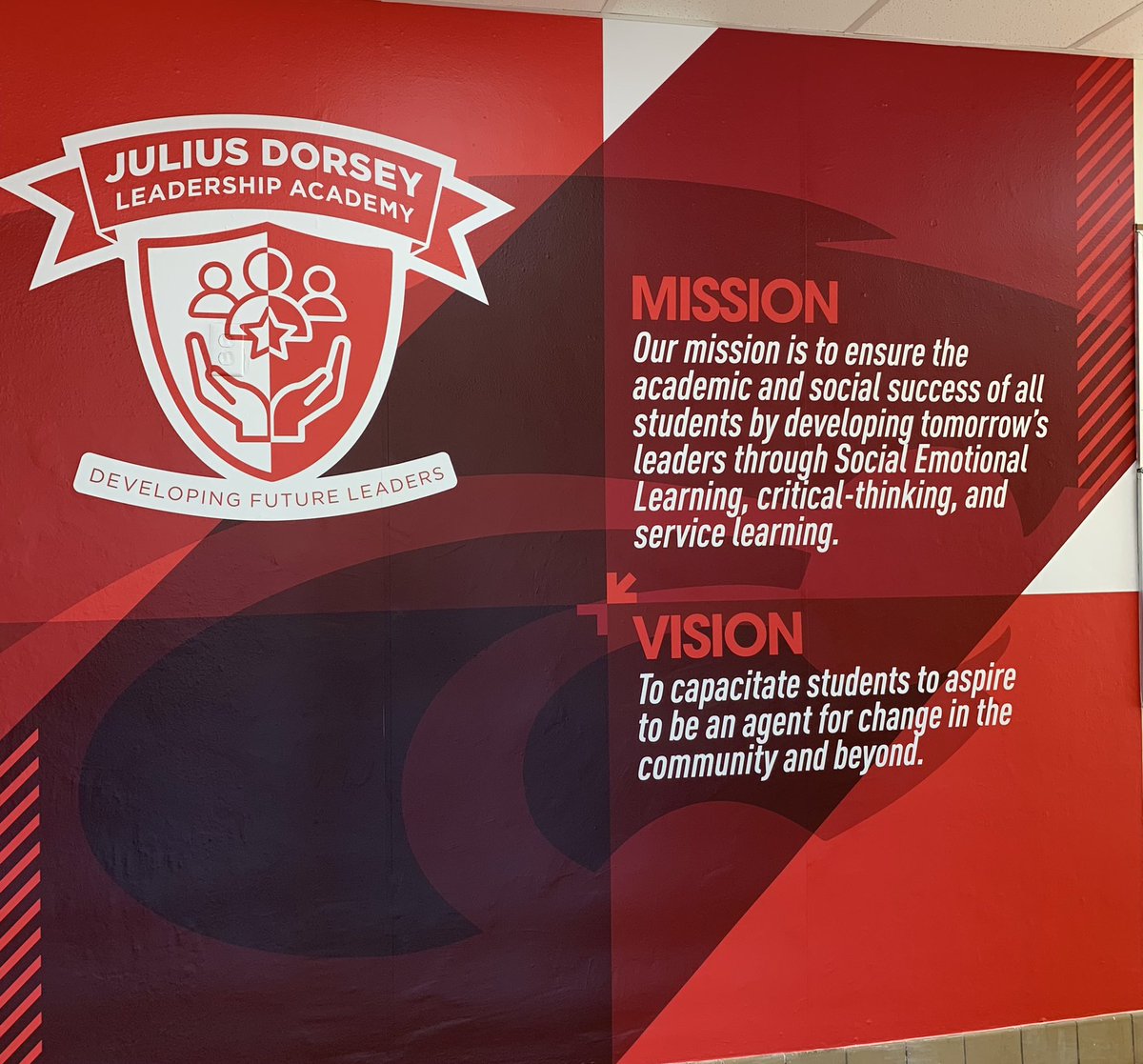 edacpano1's tweet photo. @DorseyWildcats #jdorseywildcats    The Walls at JDLA                                           We will welcome our PK-K tomorrow then Gr 1-5 on Monday 8/8/22 Intersession Calendar about to start with our little ones https://t.co/6PFyuxBLlT