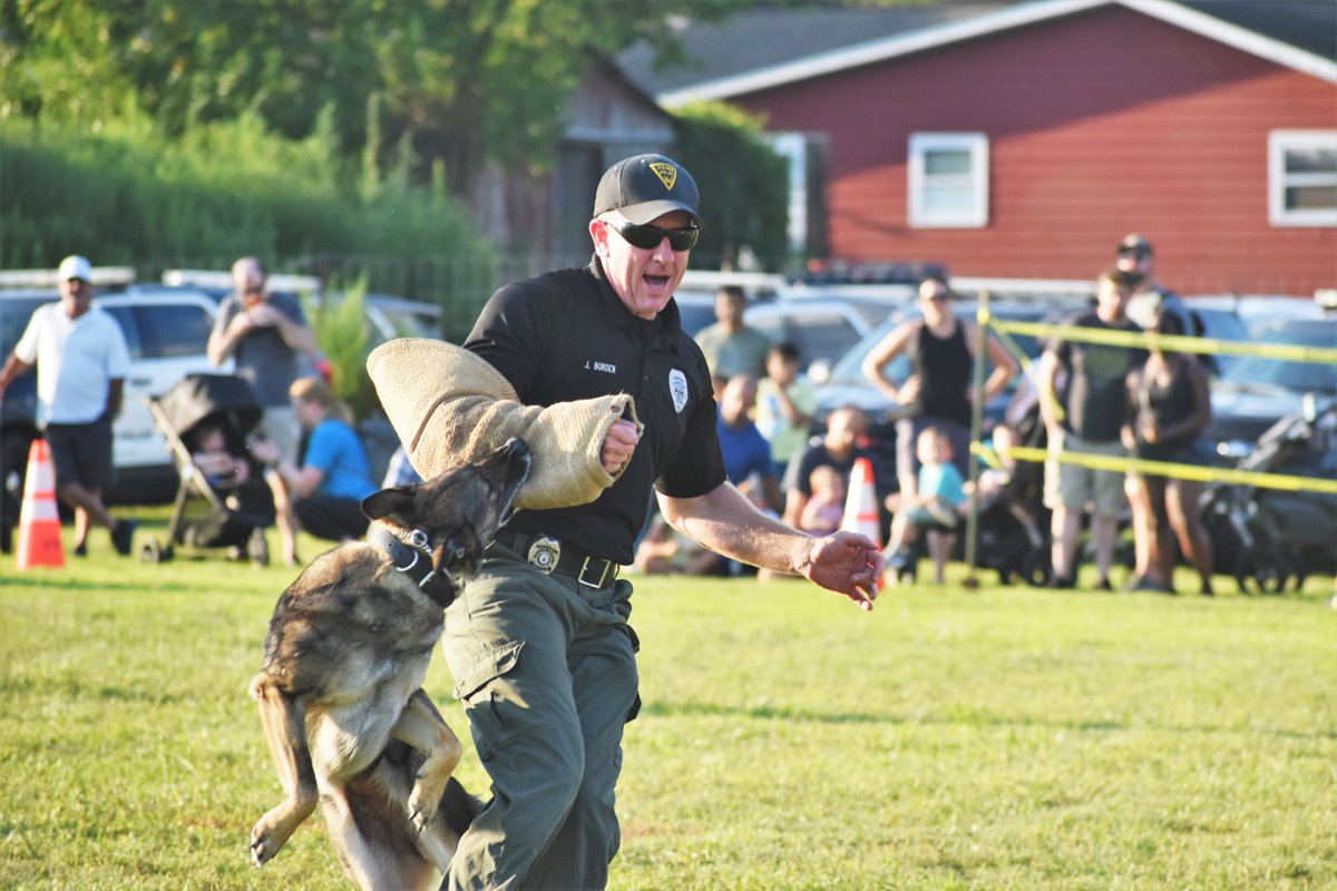 eveshamtwp's tweet photo. 8/3/2022

Another amazing National Night Out from the @EveshamPD is in the books! 

We hope you enjoyed this chance to connect with the Evesham Police, @EveshamFire and all the other first responders and organizations from our community!

See more at https://t.co/g91KCFFQsK https://t.co/n1f1X4PzwK