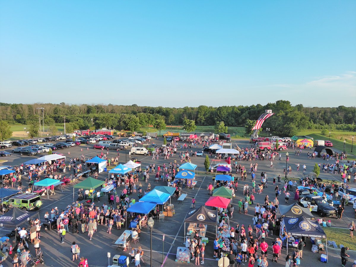 eveshamtwp's tweet photo. 8/3/2022

Another amazing National Night Out from the @EveshamPD is in the books! 

We hope you enjoyed this chance to connect with the Evesham Police, @EveshamFire and all the other first responders and organizations from our community!

See more at https://t.co/g91KCFFQsK https://t.co/n1f1X4PzwK