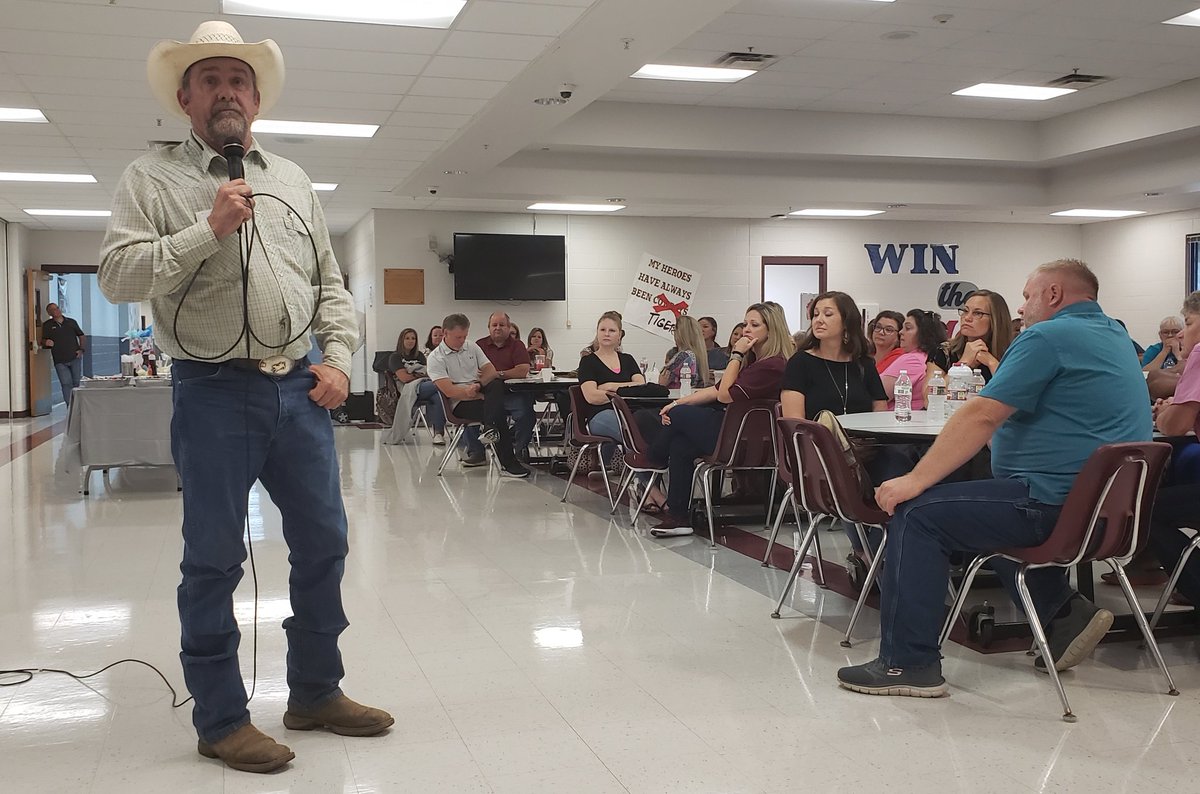 ArpISD's tweet photo. Welcome back teachers! Pastor Jason Taylor of Bar None Church got our in-service going with some wonderful inspirational words at breakfast Wednesday.
#TPND https://t.co/YLyNlT8lhu
