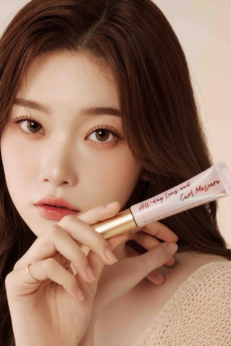 FZP7h2qXwAgLG2t?format=jpg&name=medium