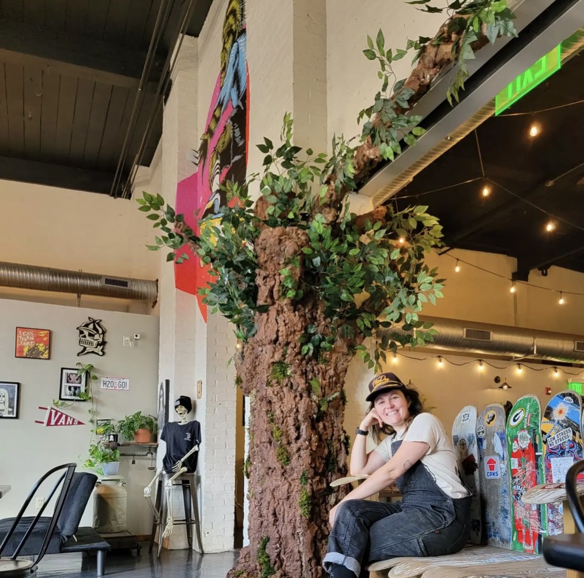 Ctstartupcast's tweet photo. We're so happy to see local businesses (and GREAT people) shine! 🌞 Our good friend Jill from #PlantHer just finished this amazing project at #PerkatoryCoffeeRoasters in #MiddletownCT - go check it out! 💪 https://t.co/KgqsFCxelf