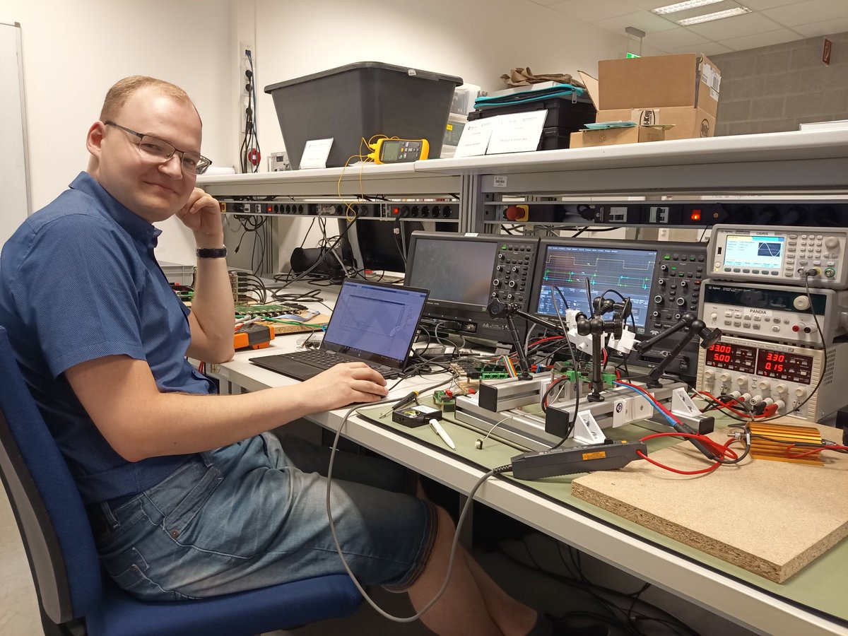 AMSEL_Amplifier's tweet photo. Today we were in the lab again. New amplifier board assembly and debugging of the GaN FET class D amplifier.

#powerelectronics #microelectronics #pcb #GaN #classD #ASIC @ElectronicsDrv and @HS_Reutlingen https://t.co/Z9jBDtttVW
