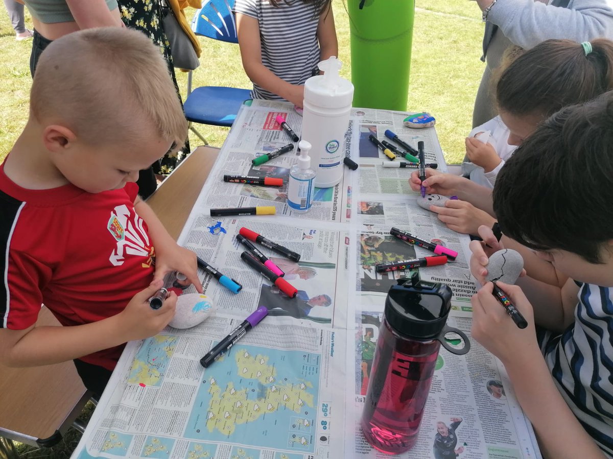 Heard from the wardens that 2500 people came through today to the Christchurch Play Day!
We must have made hundreds of amazing and unique badges!
What a lot of fun!