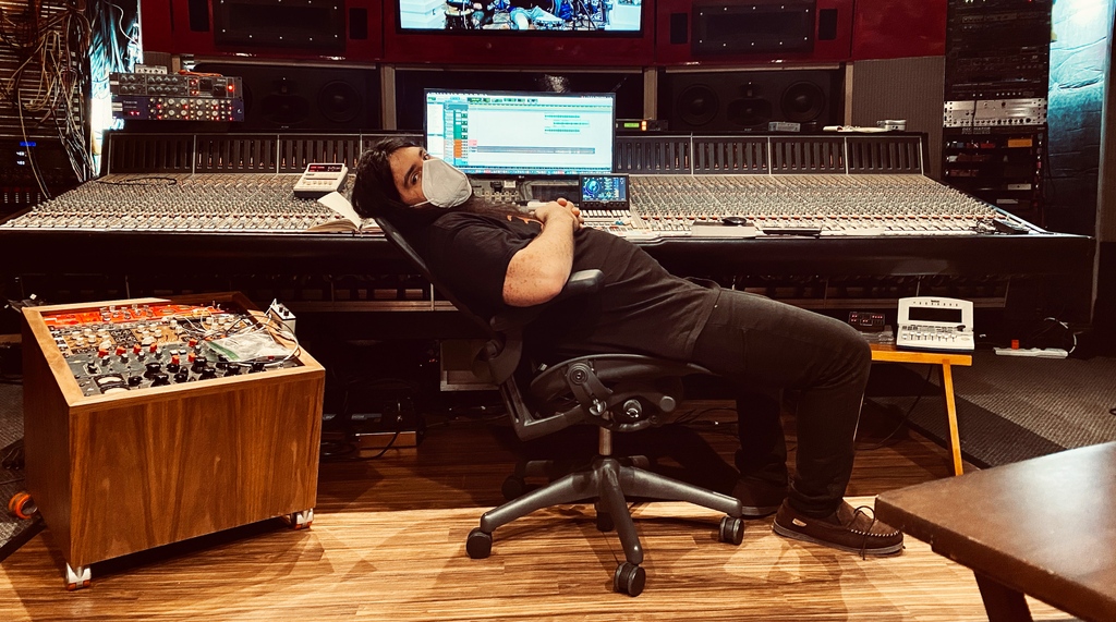 tapeopmag's tweet photo. Arthur Risk:
"I had so many bad experiences recording in bands that I took classes at community college to learn enough to avoid going back to studios."
https://t.co/BS4hzSDmxT https://t.co/fsbDvQcOoj