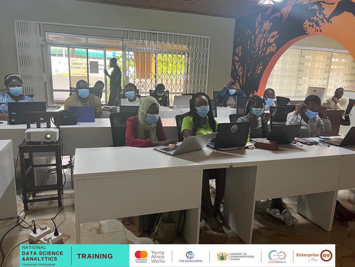 EVhubaccra's tweet image. 𝗡𝗮𝘁𝗶𝗼𝗻𝗮𝗹 𝗗𝗮𝘁𝗮 𝗦𝗰𝗶𝗲𝗻𝗰𝗲 𝗧𝗿𝗮𝗶𝗻𝗶𝗻𝗴
The data visualization class continued with seaborn. Theywon't through cut plot, bar plot, histogram.
#GTLimpact
#DataScience
#GTLbaseprogram
#Python.