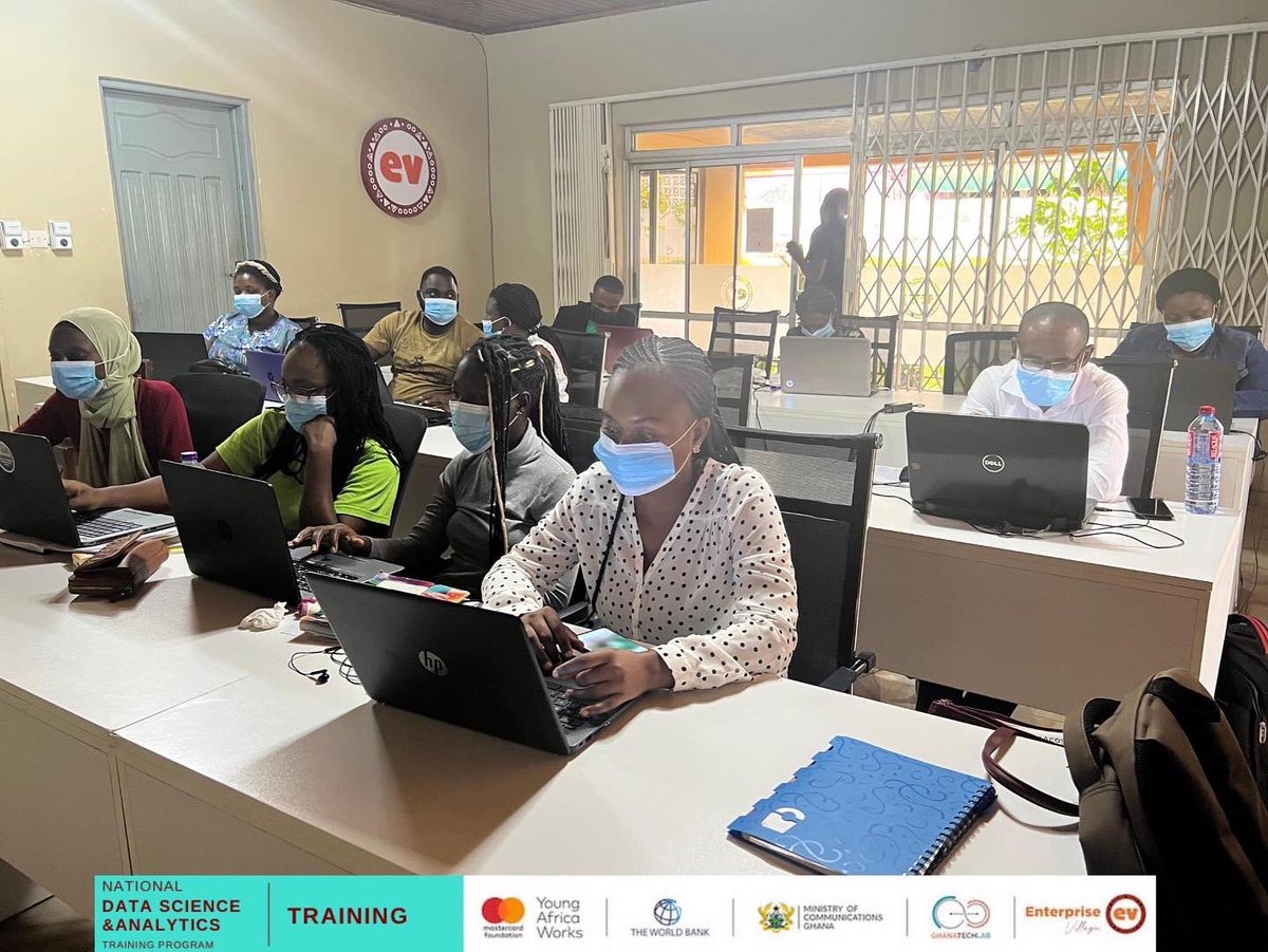 EVhubaccra's tweet image. 𝗡𝗮𝘁𝗶𝗼𝗻𝗮𝗹 𝗗𝗮𝘁𝗮 𝗦𝗰𝗶𝗲𝗻𝗰𝗲 𝗧𝗿𝗮𝗶𝗻𝗶𝗻𝗴
The data visualization class continued with seaborn. Theywon't through cut plot, bar plot, histogram.
#GTLimpact
#DataScience
#GTLbaseprogram
#Python.