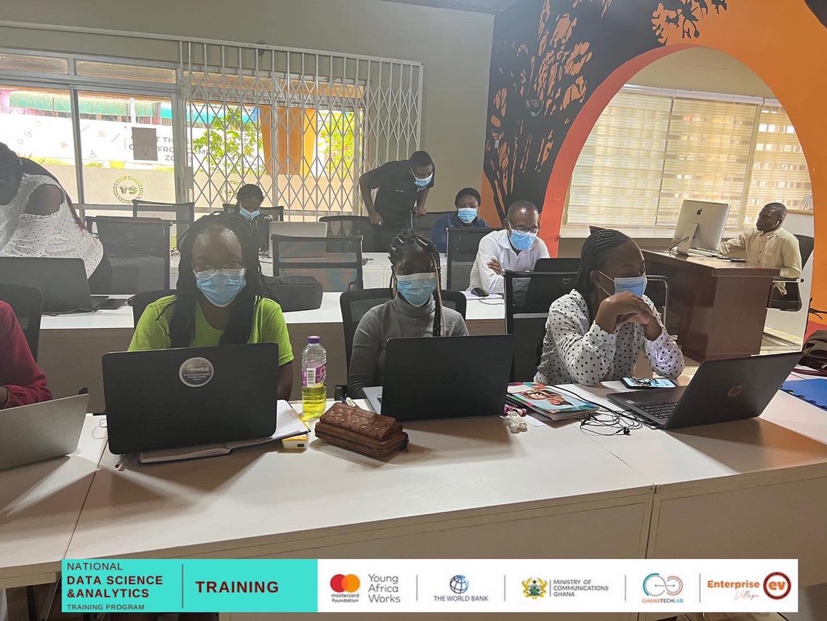 EVhubaccra's tweet image. 𝗡𝗮𝘁𝗶𝗼𝗻𝗮𝗹 𝗗𝗮𝘁𝗮 𝗦𝗰𝗶𝗲𝗻𝗰𝗲 𝗧𝗿𝗮𝗶𝗻𝗶𝗻𝗴
The data visualization class continued with seaborn. Theywon't through cut plot, bar plot, histogram.
#GTLimpact
#DataScience
#GTLbaseprogram
#Python.