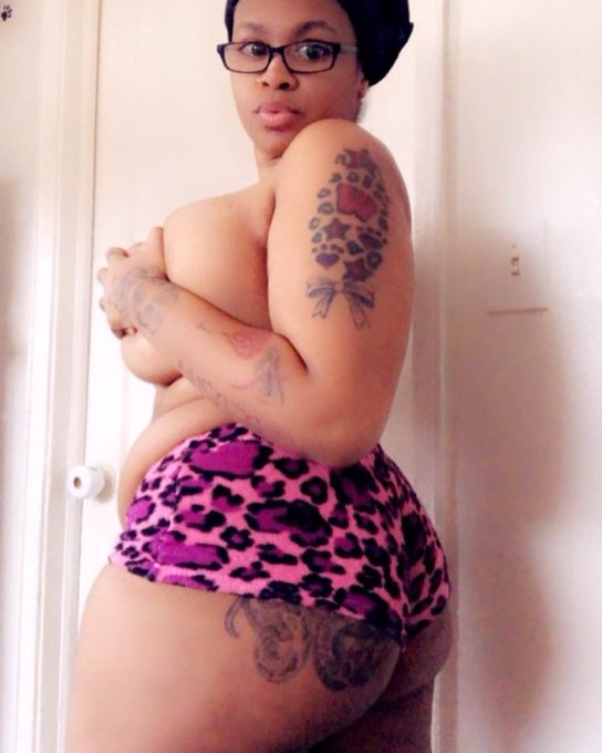 An Orange a day keep the stress away 😘😝   #whoschynawhyte #morning #bodypositivity #brand #publicfigure<a href="/tag/whoschynawhyte"class="tags">#whoschynawhyte</a><a href="/tag/follow"class="tags"><span>#follow</span></a><a href="/tag/sunshine"class="tags"><span>#sunshine</span></a><a href="/tag/linkinbio"class="tags"><span>#linkinbio</span></a><a href="/tag/chicago"class="tags"><span>#chicago</span></a><a href="/tag/morning"class="tags"><span>#morning</span></a>