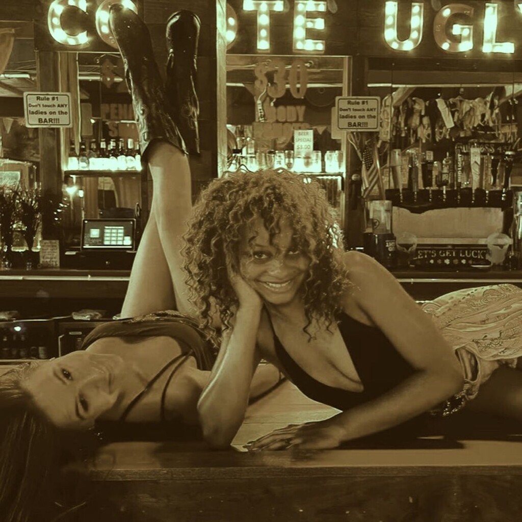 coyoteuglyusa's tweet photo. Show your Destin Coyotes some love!
📷: @coyoteuglydestin
#coyoteuglydestin #coyoteugly #coyoteuglysaloon #destinflorida #destinnightlife #destinlocals #whiskeywednesday #whiskywednesday #barlife #bartenderlife #bodyshots #booze #comeparty #coyotelove #girlsonthebar #letsdot… https://t.co/VFRiId0Sr9