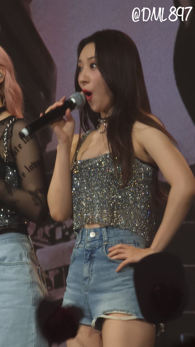 DML897's tweet photo. Some of my pics of SuA from the @hf_dreamcatcher concerts in SF and LA. A short thread ๐งต
#Dreamcatcher #DreamcatcherinSF #DreamcatcherinLA #SuA #์์ #๋๋ฆผ์บ์ณ https://t.co/jEjkEiSlmO