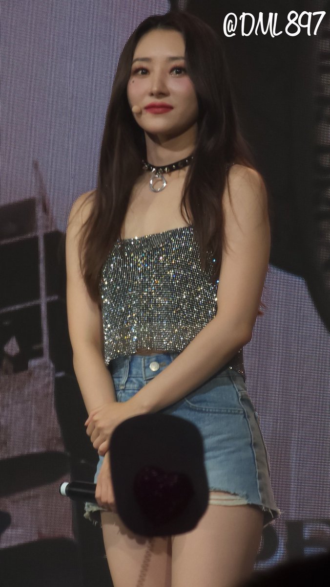 DML897's tweet photo. Some of my pics of SuA from the @hf_dreamcatcher concerts in SF and LA. A short thread ๐งต
#Dreamcatcher #DreamcatcherinSF #DreamcatcherinLA #SuA #์์ #๋๋ฆผ์บ์ณ https://t.co/jEjkEiSlmO