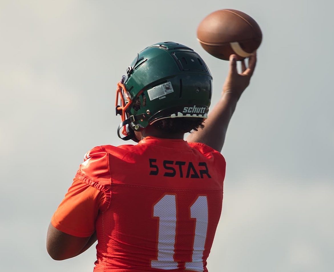 5starlimited's tweet photo. Practice makes perfect and perfect makes a champion. Play like a 5 Star today!! #love #football #5star #practice #jerseys https://t.co/3AU3J5Qx5E
