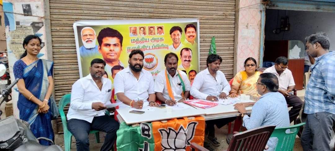kalaiselvys's tweet photo. E Shram - PM scheme for unorganised sector workers camp was conducted at Harbour East Mandal-ward 60, Central Chennai East District by the PM Schemes district team lead by Shri.@Rengaraja18 

#PMSchemes
#8yearsofModigovt 

@bjploganathan 
@annamalai_k https://t.co/oEqm9RTvqt