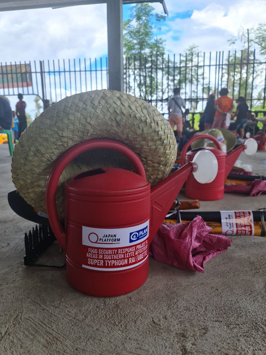 planphilippines's tweet photo. While agricultural sectors rebuild after #TyphoonOdette, we gave out seeds and garden tools to households in San Ricardo, Southern Leyte. Funded by @japanplatform, these backyard gardening kits can help make food more accessible to families.

📷by Dale Cañezal/Plan International https://t.co/rVupx4tIWu