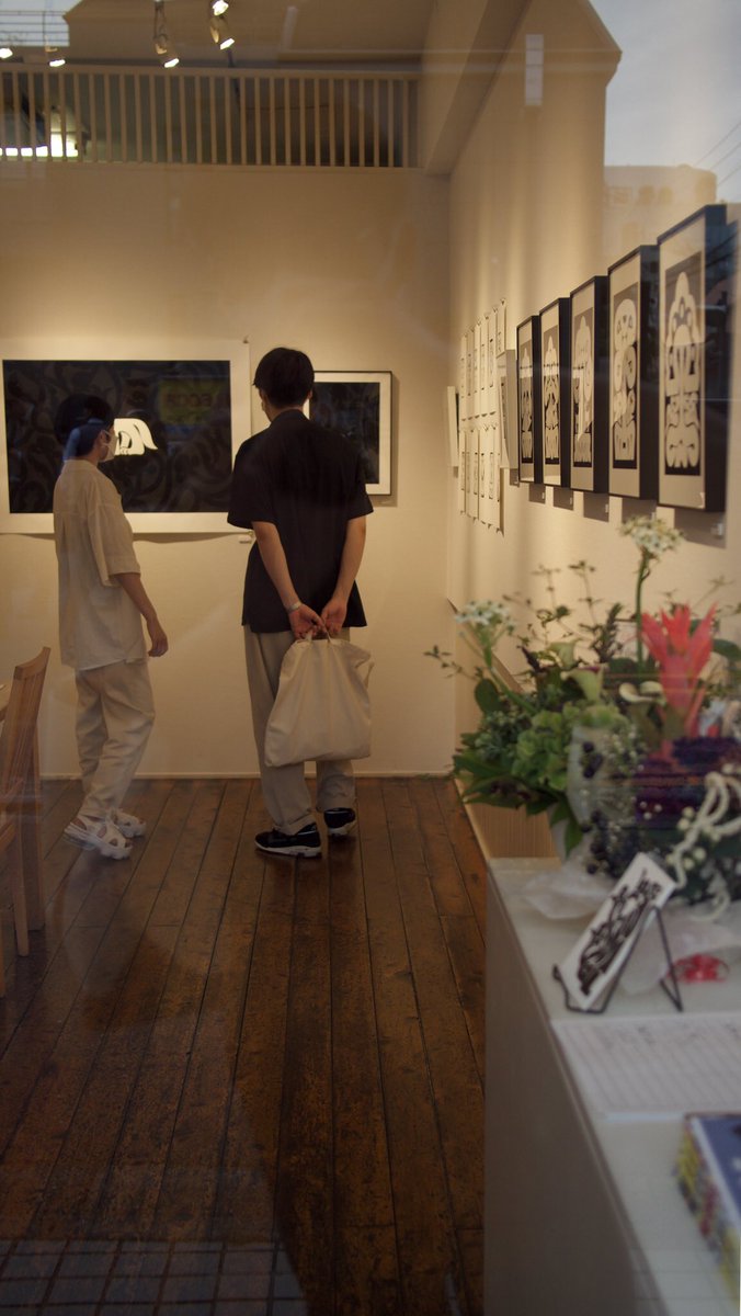 tanno_kyoka's tweet photo. 個展無事終了いたしました。見に来てくださった方、気にかけてくださった方も皆様ありがとうございました。

絵をご購入くださった方々には準備が整い次第発送致しますので今しばらくお待ちください。

改めて、HBギャラリーの皆さま、今回賞をくださった関戸貴美子さんありがとうございました🕊 https://t.co/DcifUoNlMp