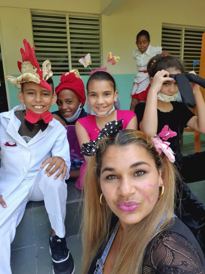 YaniVerd's tweet photo. Arte e instrucción se complementan en una labor que salva almas y enriquece el espíritu. Por eso, un destaque indiscutible en la expansión cultural tienen los más de 100 instructores de arte del santiaguero municipio #SanLuis. #VeranoConTodos @bjm_arte @BJMyyy123 https://t.co/XnTrQJIN6h