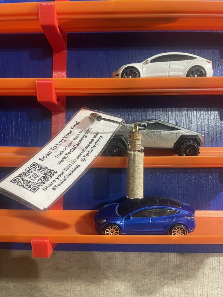 TesCalendar1's tweet photo. Check out my new Cybertruck 😜 It even comes with sand from Starbase! #TeslaCaching #Cybertruck #Tesla https://t.co/YDLIHNN5qy