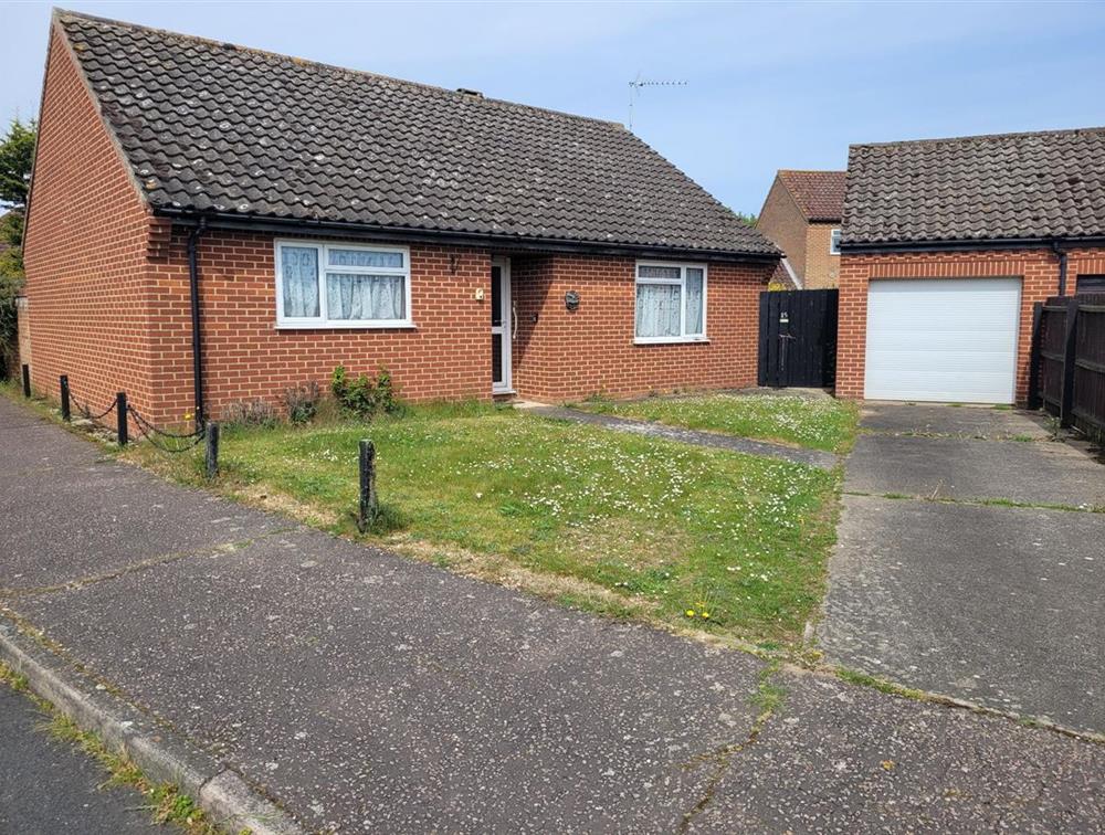 KavanaghHayes's tweet photo. Looking for a #refurbishment #project? This two bedroom detached #bungalow in #Swaffham, #Norfolk could be just what you are looking for! £240,000 https://t.co/b3taLEPZ5Z https://t.co/Xen0SYSRx9