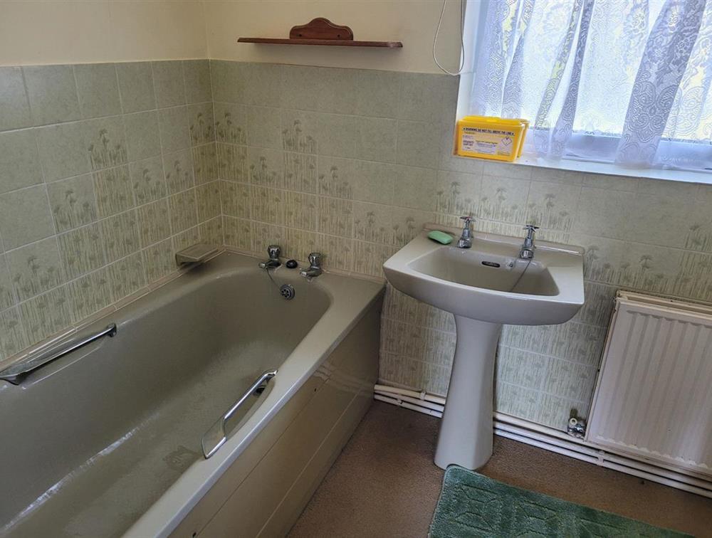 KavanaghHayes's tweet photo. Looking for a #refurbishment #project? This two bedroom detached #bungalow in #Swaffham, #Norfolk could be just what you are looking for! £240,000 https://t.co/b3taLEPZ5Z https://t.co/Xen0SYSRx9
