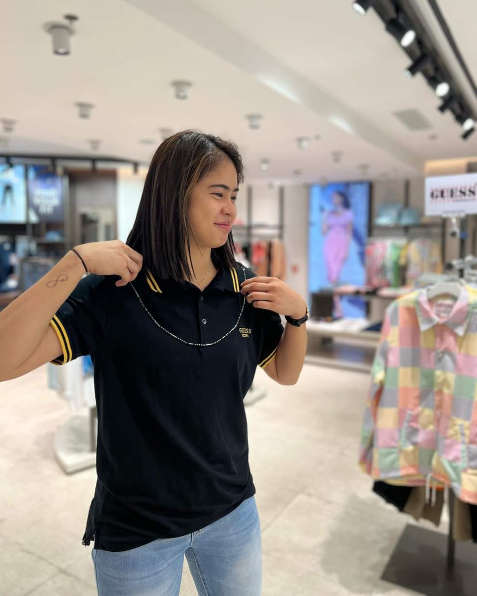 intoubegerls's tweet photo. "Comfort or style? 🤔

GUESS I don’t have to choose because I can have both. 🤷🏻‍♀️" https://t.co/nVLfMYzzs3