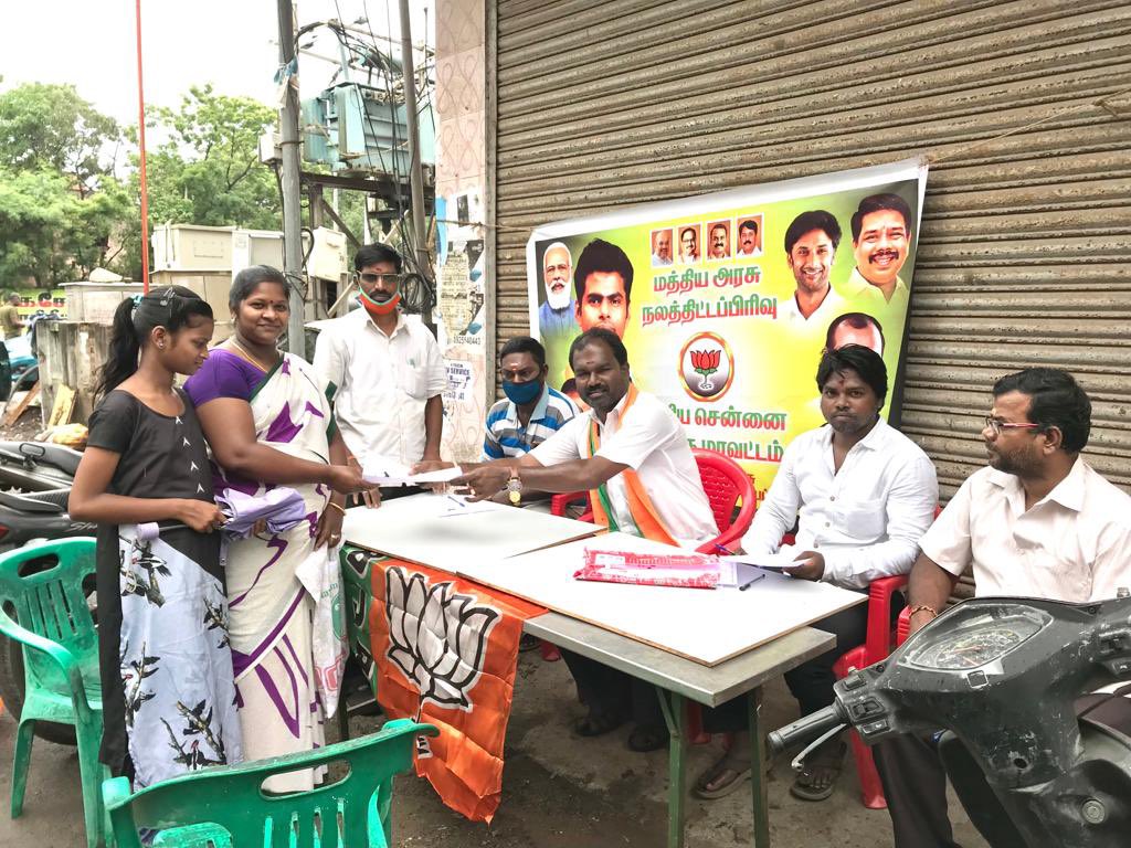 kalaiselvys's tweet photo. மத்திய சென்னை கிழக்கு மாவட்டம், துறைமுகம் கிழக்கு மண்டலில் அமைப்பு சாரா நலவாரிய E-Shram விண்ணப்பங்கள் மத்திய அரசு நலத்திட்டப்பிரிவு நிர்வாகிகளால் PM scheme மாவட்ட தலைவர் திரு.@Rengaraja18 வழிகாட்டுதலில் பதியப்பட்டன.

@annamalai_k 
@bjploganathan 
@BJPTNSchemeCell https://t.co/wXqfENduad