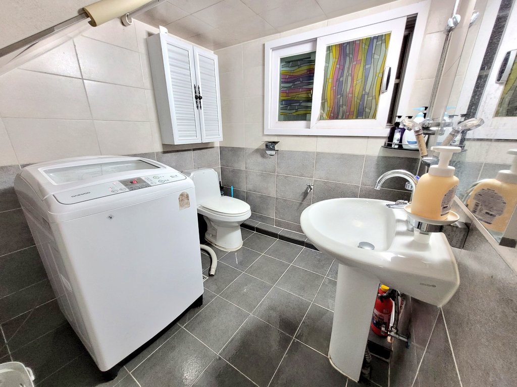 bea_en_corea's tweet photo. ✨️Se alquila apto. en Seúl✨️

🚇 Hoegi (a 5min a pie de la Univ. de Seúl)
🏠 2 habitaciones+baño+cocina
45m2 (tiene A/C, nevera, lavadora, zapatero y cocina de gas)
💰Depósito: 10 millones
💵Alquiler: 800,000₩ + gastos
📅 Para entrar el 16 de sept. aprox

+ info por MD✉️ 🐱 https://t.co/eQfhkmDGhB