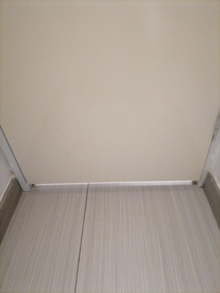 bheqe's tweet photo. @namhlablack @MelBala Forgot to add, I am in the work toilet as we speak. https://t.co/M7RzfkgFSR