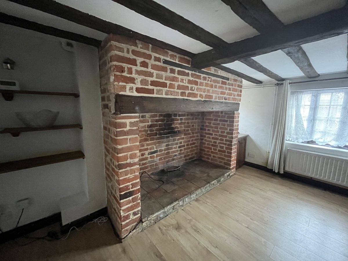 KavanaghHayes's tweet photo. #Auction Property! Beautiful Grade II Listed Detached house in the centre of #Godmanchester, #Cambridgeshire. Period features and scope for modernisation inside! Starting bids from £200,000. For more details on the auction visit; https://t.co/e33QjqeQ76 https://t.co/3aJW17zFp8