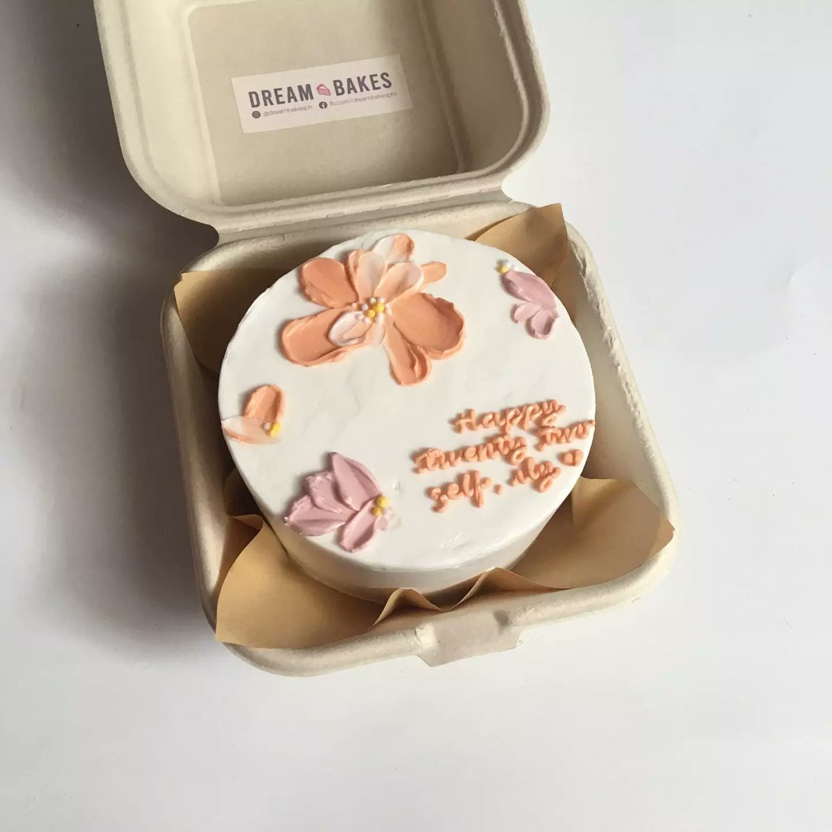 dreambakesph's tweet photo. Floral cakes 💐
.
.
.
#dreambakesph #minimalistcakes #koreancake #lunchboxcake #bentocake #koreanlunchboxcake #floralcakes #paintedcake #paintedflorals #paintedcakes #cakes #cakesph https://t.co/XNz3Ht2bHD