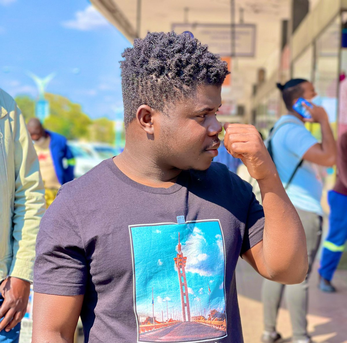 wode_maya's tweet photo. I’m trying to film the beauty of the city of Bulawayo but its natural beauty is distracting me 😂Lord cover my eyes 👀! https://t.co/eSKzblV1XP