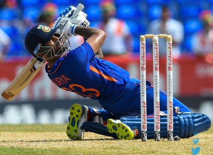 rajkkummari's tweet photo. Indian 360° Cricketer @Surya_14Kumar takes this dialogue seriously. "SKY IS LIMIT"
#SuryaKumarYadav 's T20i Ranking after:
- 1st match - 1,178th.
- 5th match - 77th.
- 10th match - 60th.
- 15th match - 49th.
- 20th match - 4th.
- 22nd match - 2nd. #SKYisLimit #MumbaiIndians https://t.co/n7jPB5noG6