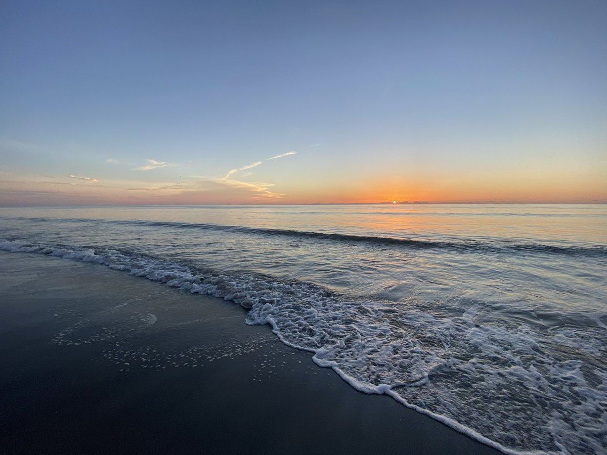 jaythornton000's tweet photo. Last beach walk for a couple of weeks. Heading to Arkansas to see my kids. We were greeted by this beautiful sunrise and baby turtles again this morning! Love it here. #beach #sunrise #melbeach #youpretty https://t.co/UvuMcZTVNR