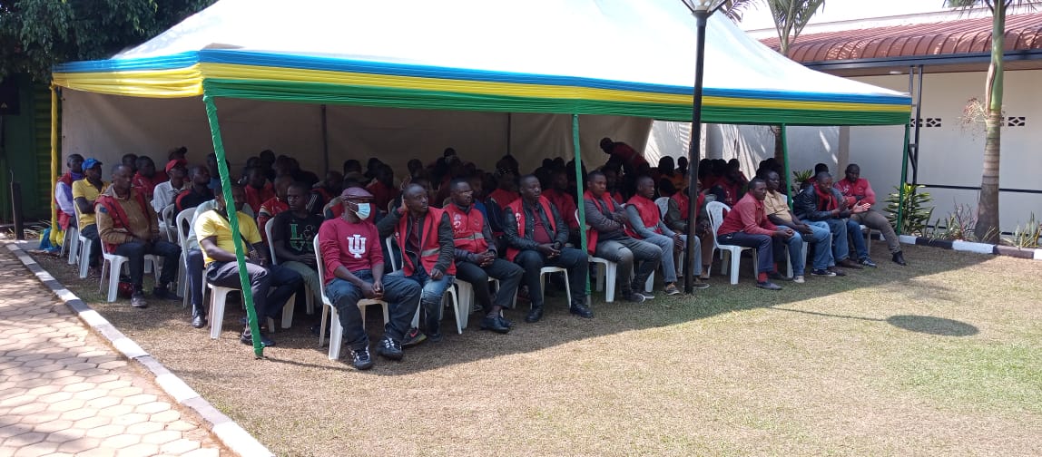 SectorRusororo's tweet photo. 📸Birikuba 📸
Gusesa Cooperative y'Abamotari #COTAMOKA na #CTMR zo muri @Gasabo_District #Rusororo
Nyuma yaho Abamotari bashyizeho comite y'inzibacyuho itegura ibikorwa byo gusesa koperative,  uyu munsi #Rusororo umunyamategeko  washyizweho  nurwego rwa @RCARwanda https://t.co/8DzmaGi4zf