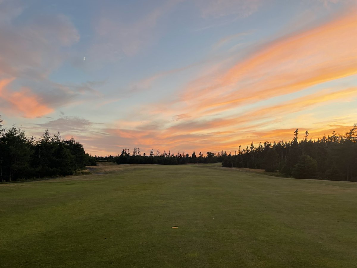 It does not get any better than this.

Photo:  Hole 8 on The Osprey.  Captured August 2nd at 8:40pm.

🤩🌒⛳️

#golf #sunset #moon