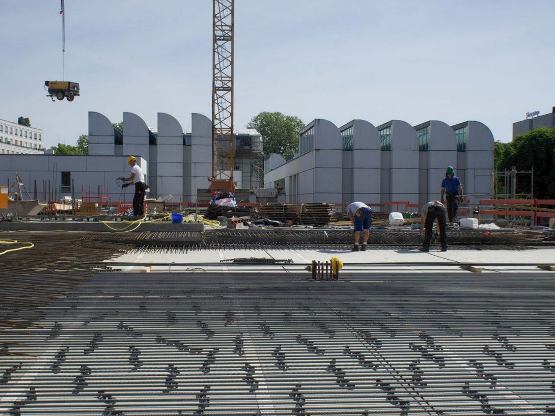 Wie wird das neue Bauhaus-Archiv aussehen? Verfolgt die Entwicklung des Baus in unserer fotografischen Dokumentation auf #bauhausstories #mittendrin #neubau stories.bauhaus.de/beitraege/upda… Foto: Catrin Schmitt