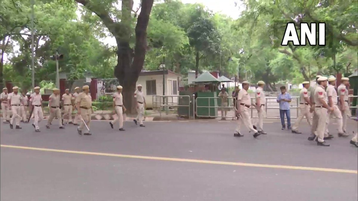 ndtv's tweet photo. Delhi | Additional police force deployed outside 10 Janpath, residence of #Congress interim president Sonia Gandhi. | reported by news agency ANI https://t.co/vXHJWiUvna