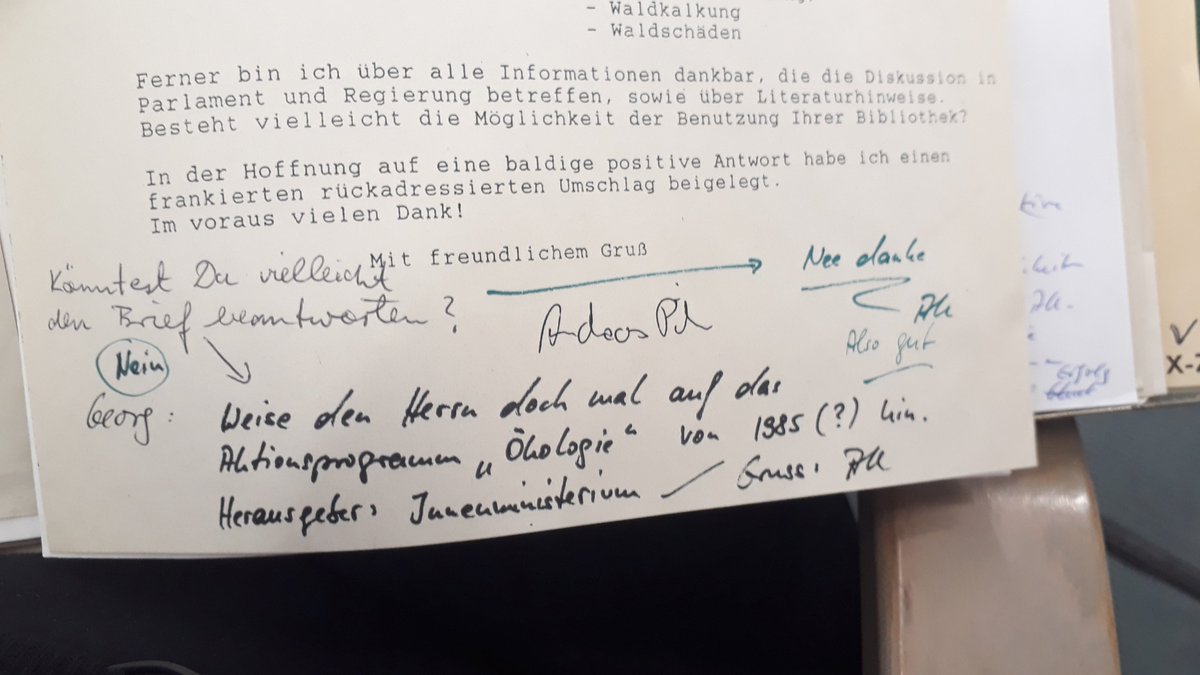 MPfordte's tweet photo. Arbeitsenthusiasmus der Quelle passt zu den heutigen Temperaturen: 

"Könntest Du vielleicht den Brief beantworten?" - "Nee danke" https://t.co/1btSXchuIF