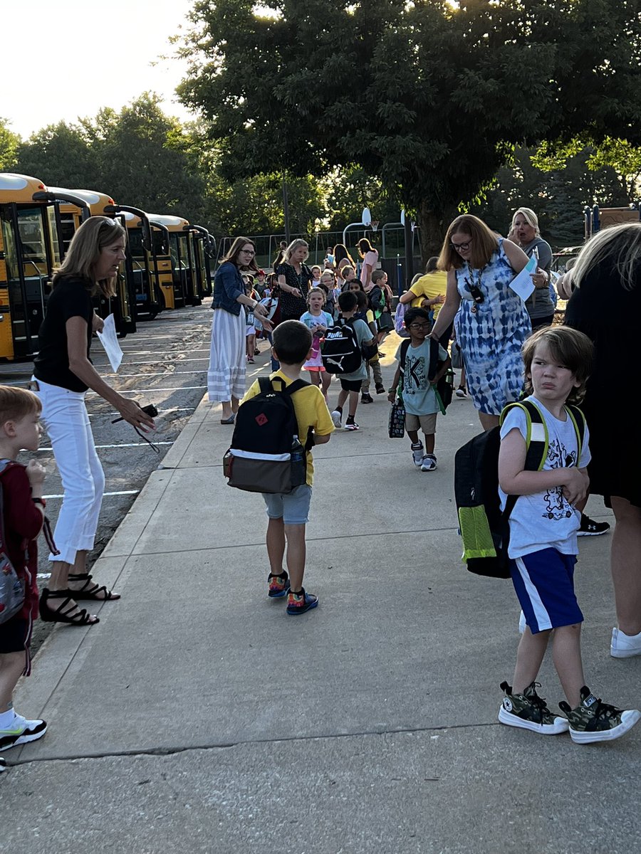 HSESchools's tweet photo. We’re off and rolling! We appreciate everyone’s patience on this first day. Our @HSETransport is a GREAT job transporting an estimated 18,000 students on the first day of this new school year. #firstdayhse https://t.co/JPYEDDJMwP