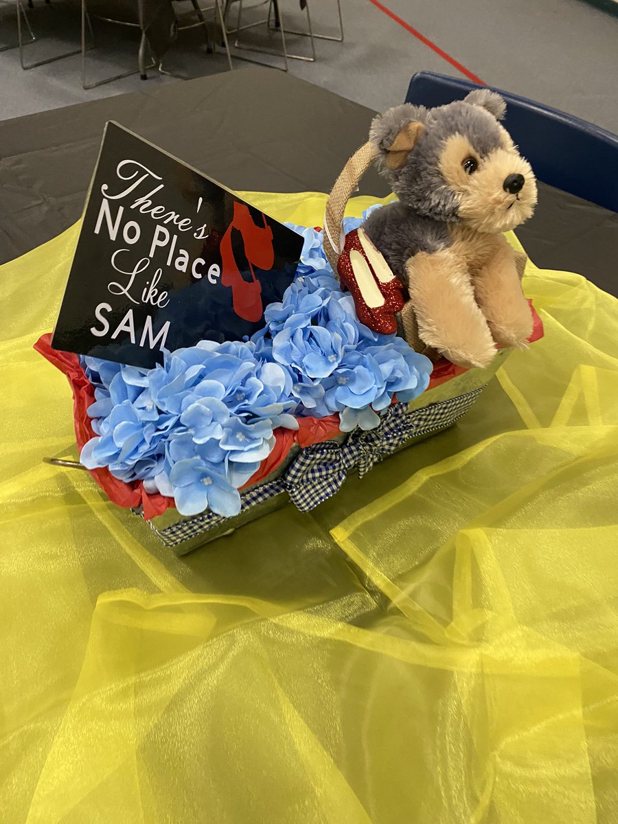 Dr_MMCavazos's tweet photo. “There’s no place like Sam!” 

Ready to receive our teachers today to get our school year started! Best wishes to all educators for a safe, successful, and fun year! ❤️ #TeamSam #TeamGPISD #GPISDLearns @GalenaParkISD @SamHoustonEl https://t.co/Wmdp9F57sU