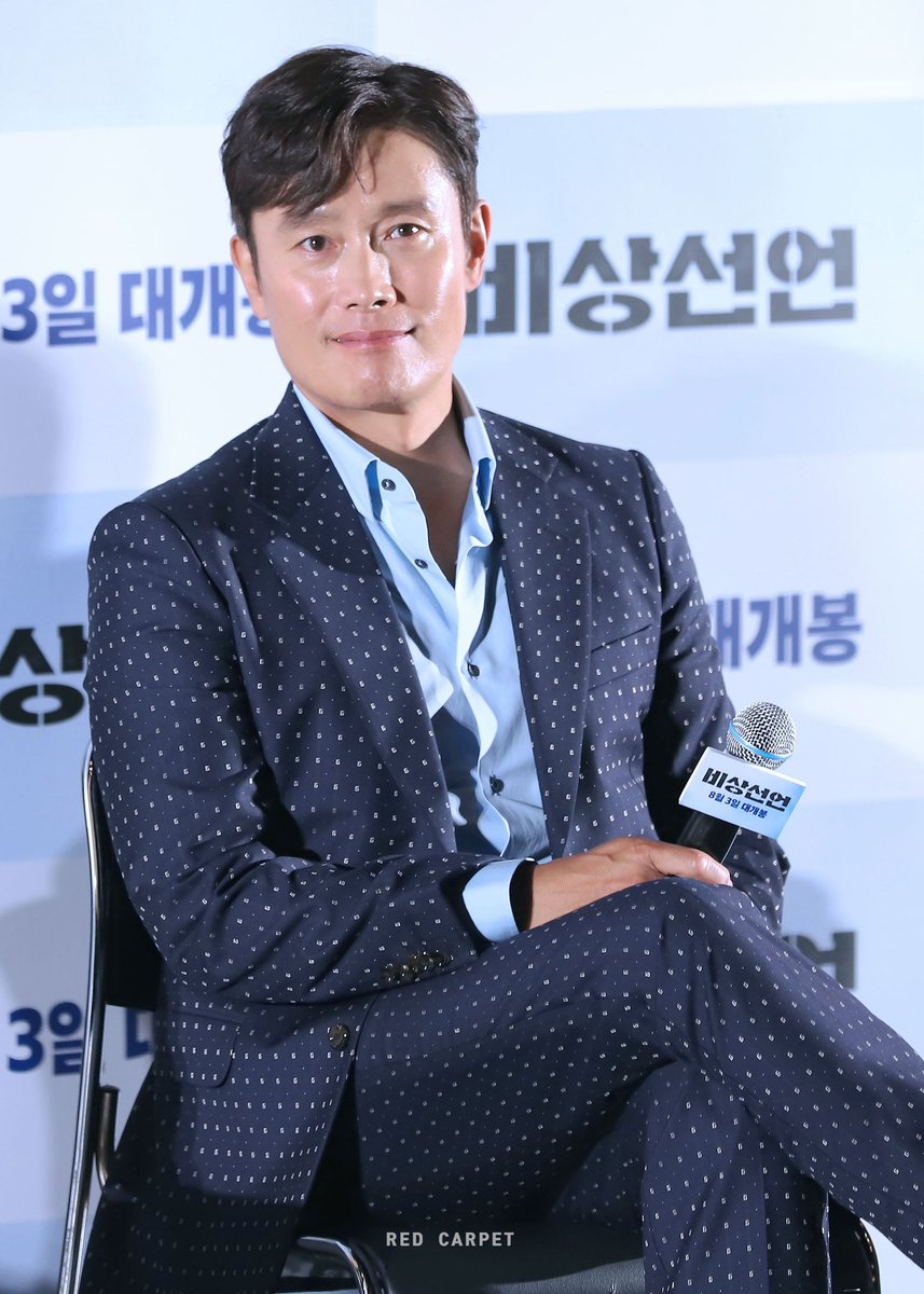 bhredcarpet's tweet photo. 220801 비상선언 CGV 라이브톡 

라톡 끝나고 비 온 이유 
하늘이 이병헌 얼굴보고 감동먹음 https://t.co/oUELWoB1jj