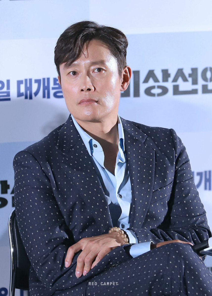 bhredcarpet's tweet photo. 220801 비상선언 CGV 라이브톡 

라톡 끝나고 비 온 이유 
하늘이 이병헌 얼굴보고 감동먹음 https://t.co/oUELWoB1jj