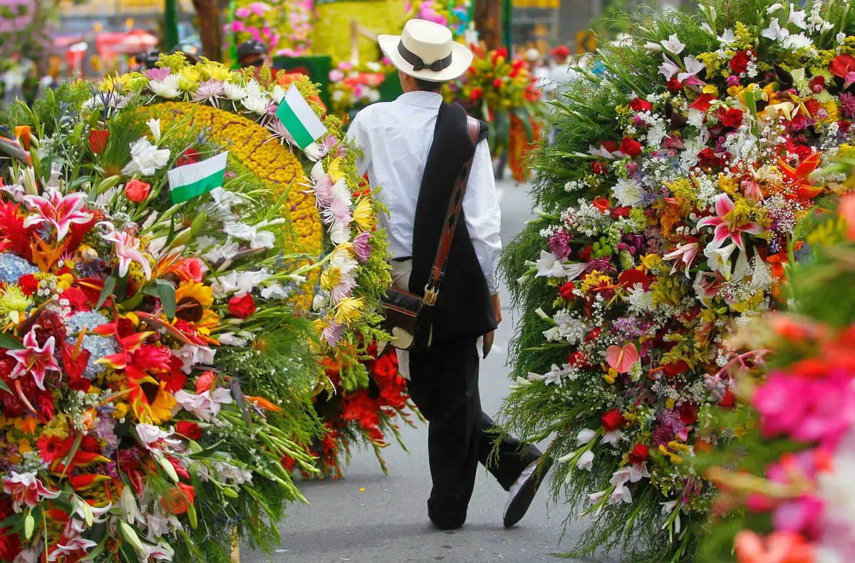 AmericasPartner's tweet image. Sending clients out to Colombia this month? Why not recommend they attend the beautiful flower fair in Medellín.

For more information contact Colombian Journeys at: marketing@colombianjourneys.com 

#flowershow#colombiaflowershow#feriadelasflores #medellín #festivaloftheflowers