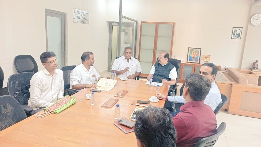 embalamrselvam's tweet photo. Meeting held with Hon'ble @GujaratTourism Minister Shri. @purneshmodi ji & Principal Secretaries at Gujarat Chief Secretariat regarding the construction of 5 #TributeWalls in #Gujarat.
Alongside #CVIF Founder Shri. Rajashekar.
#AzadiKaAmritMahotsav #IndiaAt75
@blsanthosh https://t.co/EKBDheKgAL
