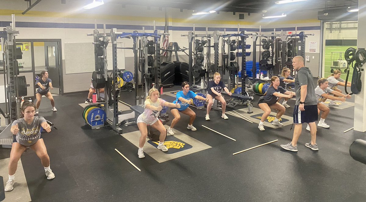 hdw5707's tweet image. Two thumbs up for the weightroom and @StrengthSam40 this morning!!! #LHSVB #VFND