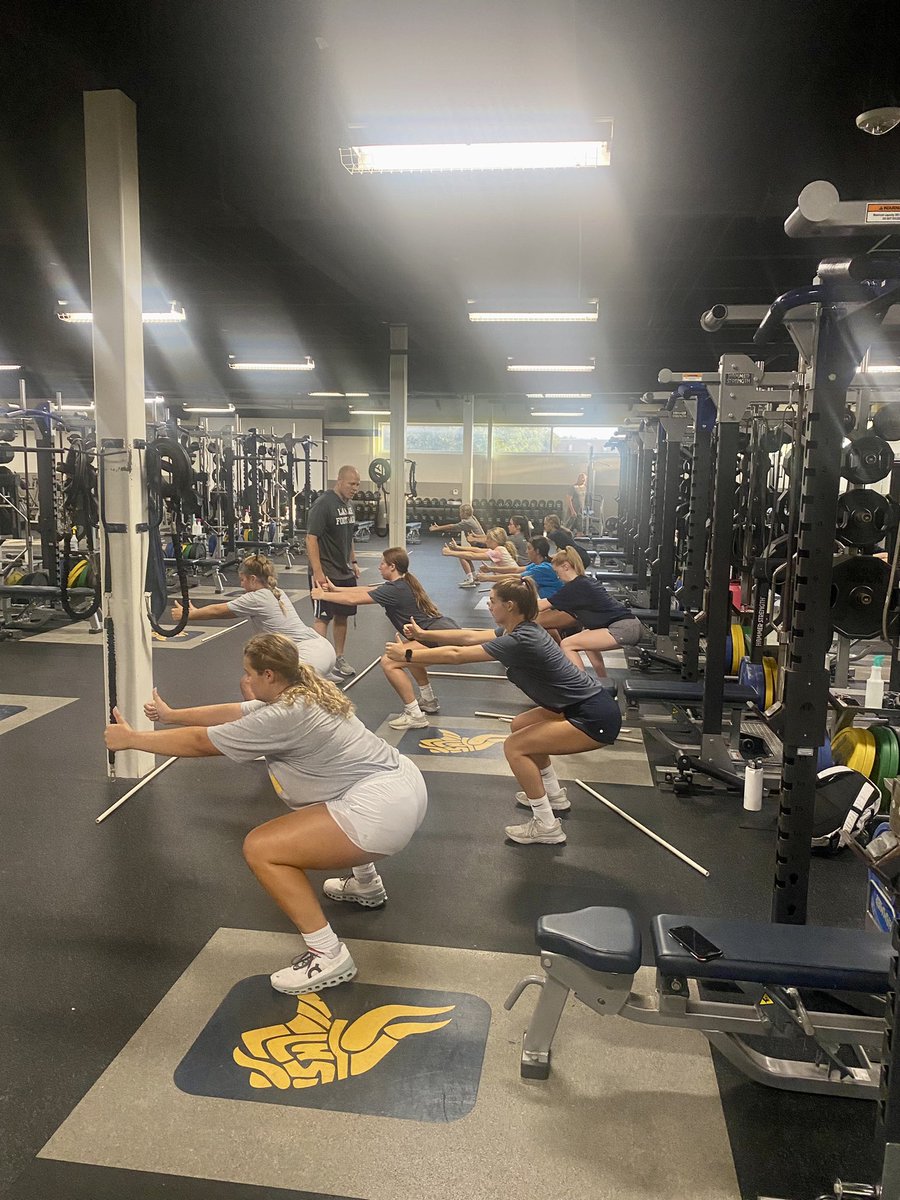hdw5707's tweet image. Two thumbs up for the weightroom and @StrengthSam40 this morning!!! #LHSVB #VFND